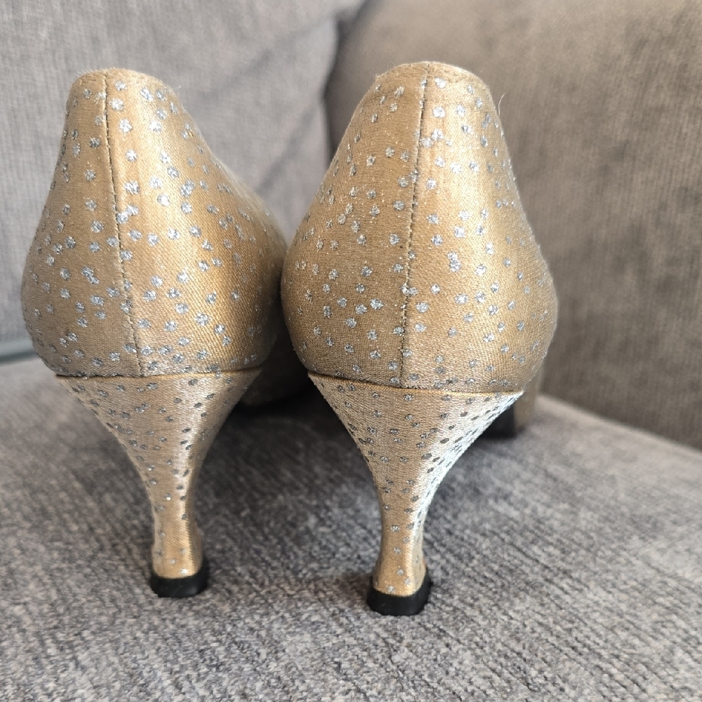 STUART WEITZMAN NEW YORK Chic Gold Women's Heels with Silver Accents